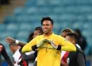 -智利国家队与秘鲁队进行激烈对抗