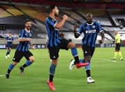 英雄联盟总决赛-斯旺西主场大胜，击败卢顿城