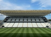 LOL决赛-足球竞技场：球队团结一心勇往直前