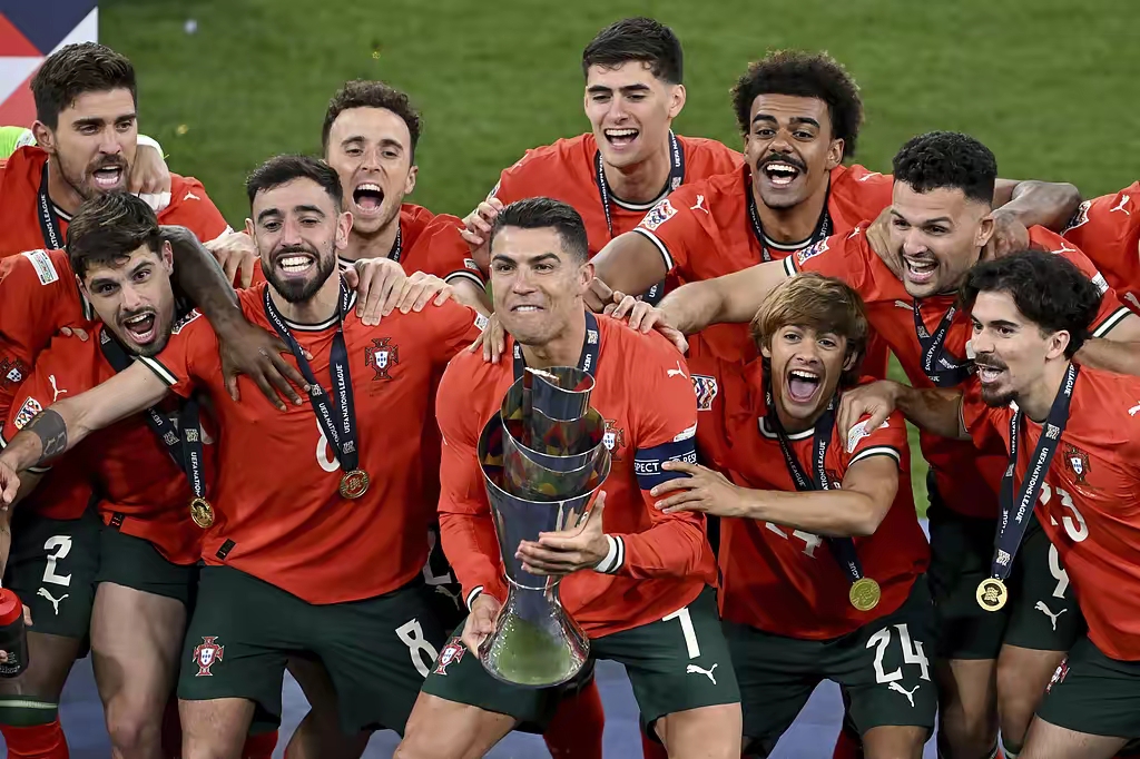 包含阿根廷力克葡萄牙,苏亚雷斯点燃赛场的词条 包含阿根廷力克葡萄牙,苏亚雷斯点燃赛场的词条