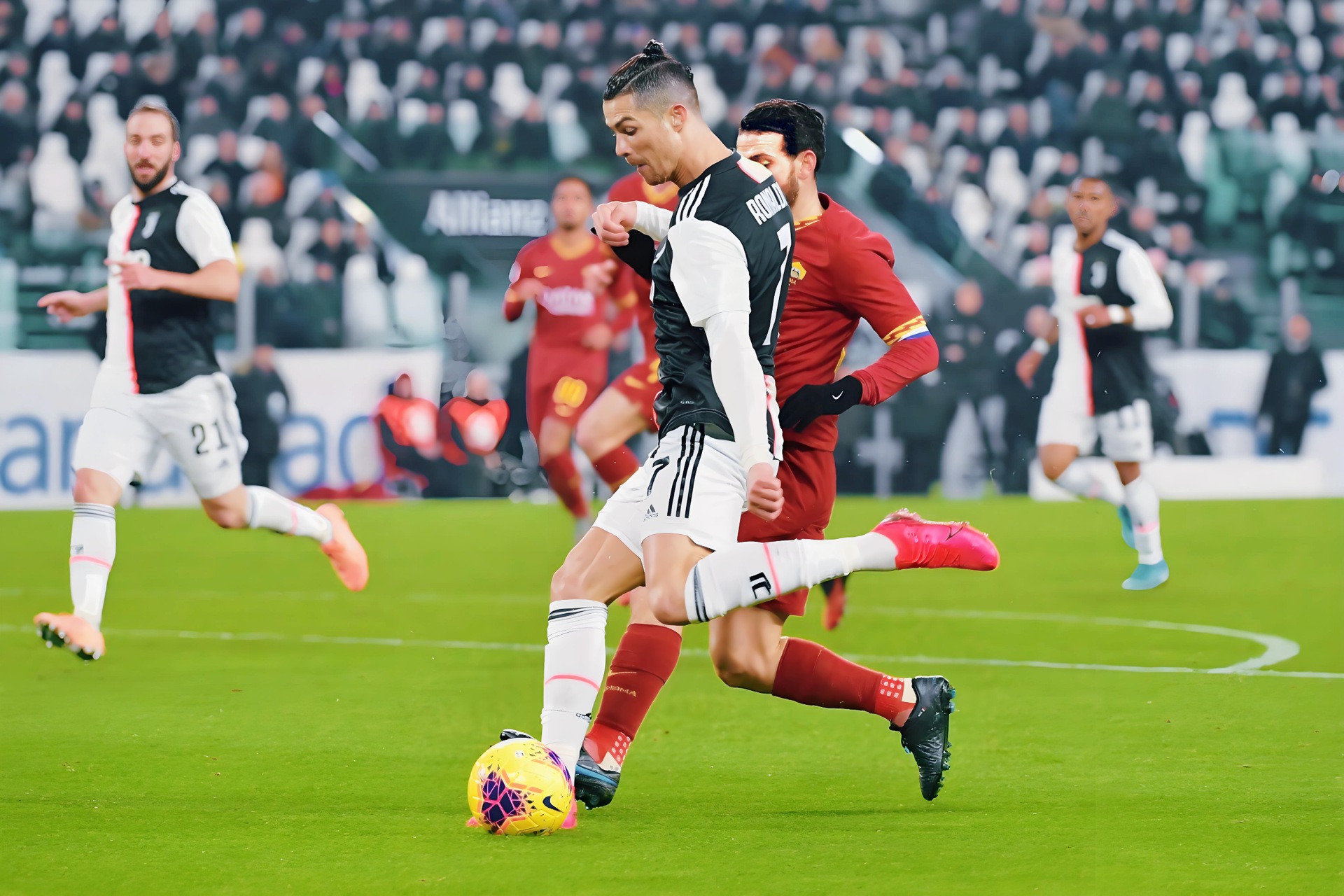 皇马险胜巴萨，C罗关键制胜