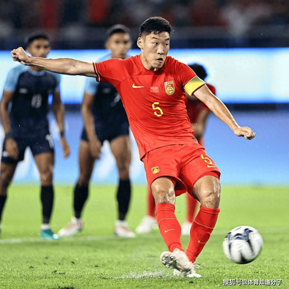 印尼队险胜中国队,黄鸭组合关键制胜 印尼队险胜中国队,黄鸭组合关键制胜