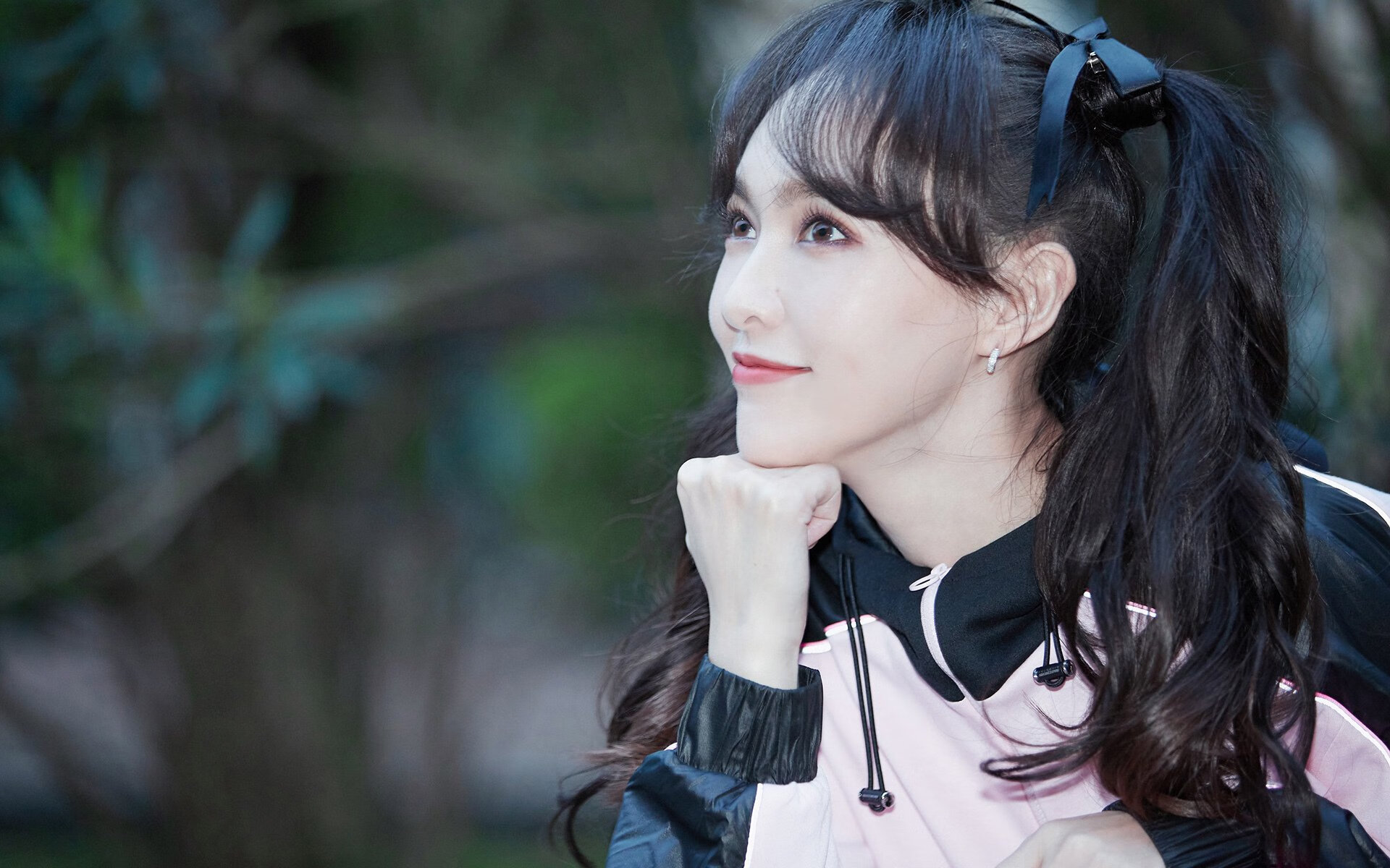 风暴席卷爵士乐，哈登用魔法般的表演速胜季后赛