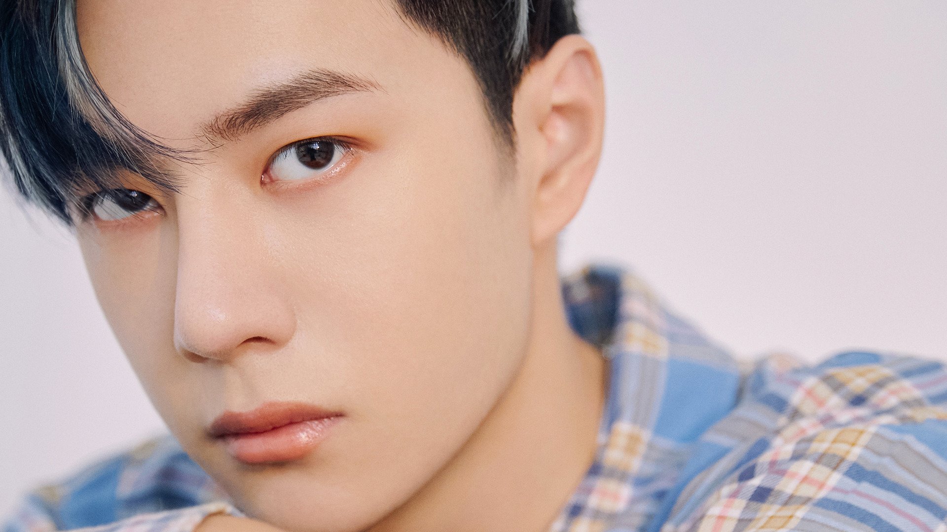 一道黑色闪电，F1揭幕战之夜，孔德用防守艺术封死对手所有路线