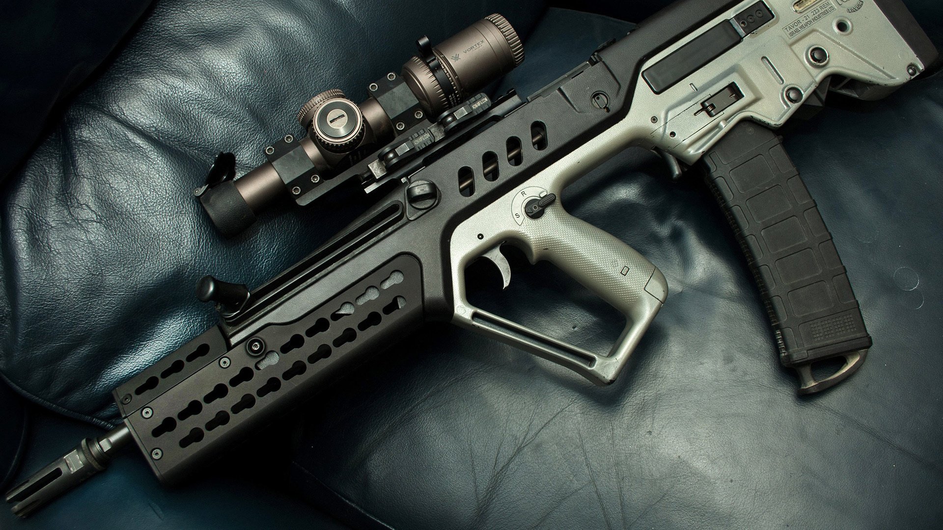 时空折叠之夜，斯通斯在两场平行比赛中同时成为胜负手