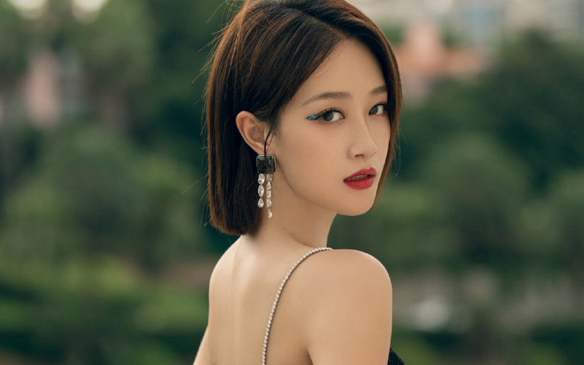 降维打击，当纯粹篮球绞杀商业怪物，恩比德只是注脚